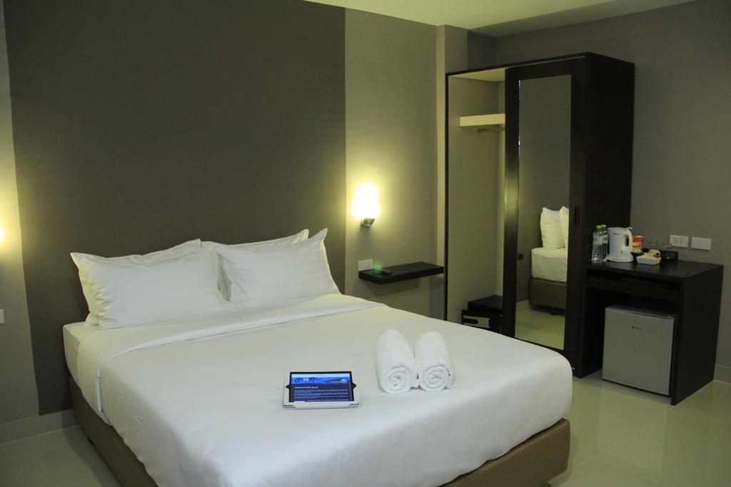 Shooters Pensión Pattaya Habitación foto